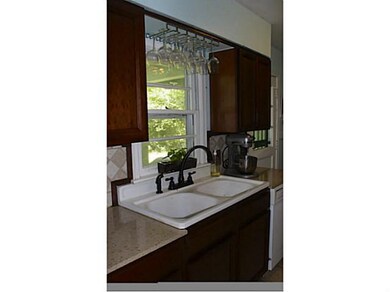 Granite counter tops in the kitchen! Lots of cabin