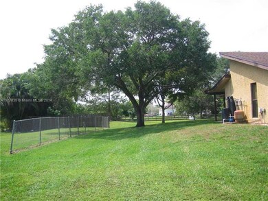 unlisted-address, Davie, FL 33325 - photo 2