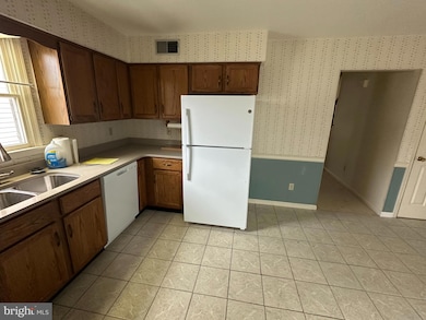 458 Elizabeth St, Highspire, PA 17034 - photo 7