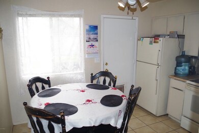 Unit 2 - Eat-in Kitchen