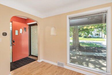 05-1651-Lyon-St-WindowStill-Real-Estate-