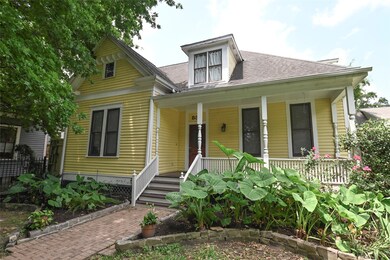 833 Columbia St, Houston, TX 77007 - photo 3