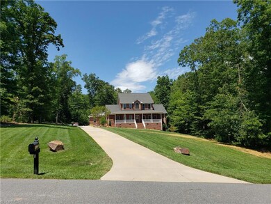 1881 Horse Carriage Ln, Asheboro, NC 27205 - photo 4