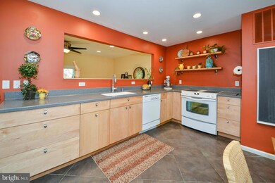 11930 Travistock Ct, Reston, VA 20191 - photo 2
