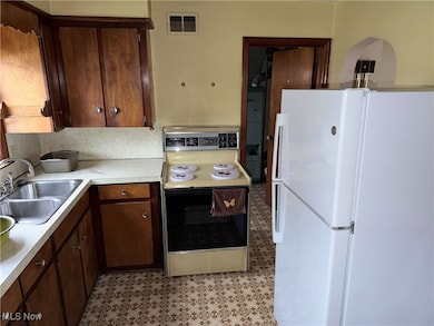 1651 W 3rd St, Ashtabula, OH 44004 - photo 2