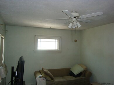 26 Pershing Dr, Schenectady, NY 12302 - photo 3