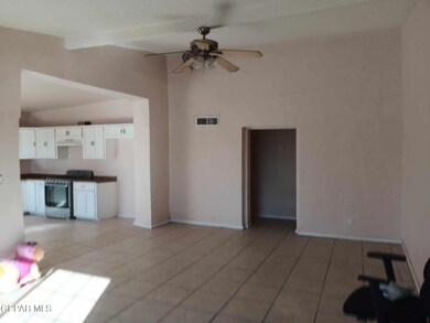 663 Mauer Rd unit B, El Paso, TX 79915 - photo 4