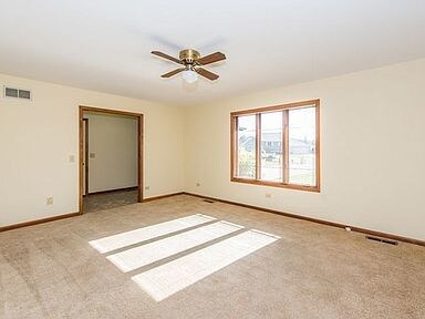 3400 Meadow Crest Cir, Gurnee, IL 60031 - photo 3