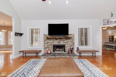 102SummitCourt-6