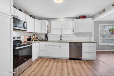 200 Pennsylvania Ave, Etowah, TN 37331 - photo 7