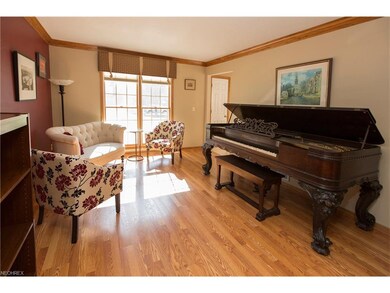 8459 Forest View Dr, Olmsted Falls, OH 44138 - photo 3