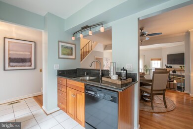 1322 Chetworth Ct, Alexandria, VA 22314 - photo 3