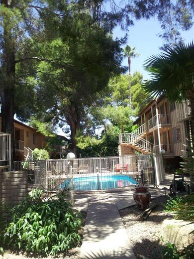 COURTYARD WITH -POOL