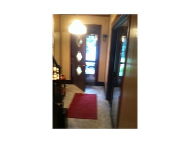 Entry/Foyer.