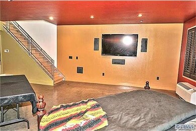 downstairs commercial or residential has walk in c