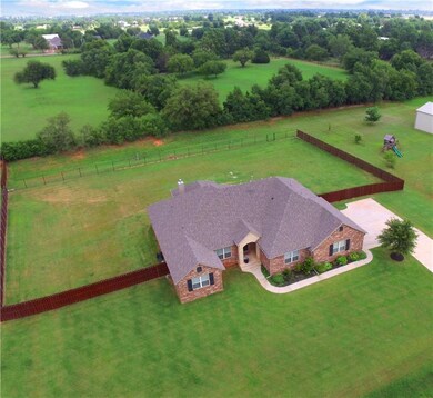 Fully Fenced Backyard!!
