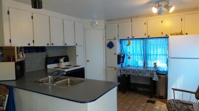 72 NE 57th St, Newport