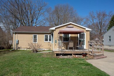 2216 Russell Dr, Cedar Falls, IA 50613 - photo 3