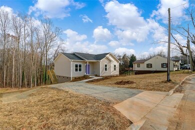 303 Hubbard St, Reidsville, NC 27320 - photo 3