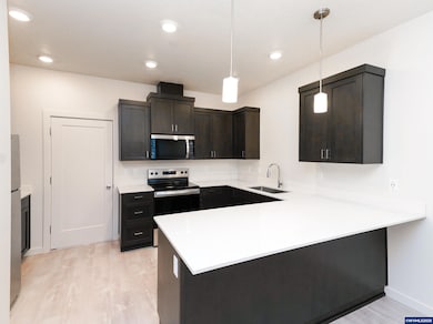 3857 Village Center Dr SE, Salem, OR 97302 - photo 4