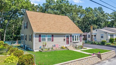 79 Windsor Park Dr, Coventry, RI 02816 - photo 2