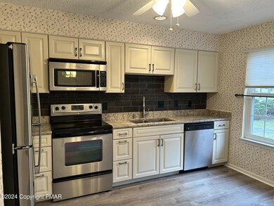 5 Village Cir unit 1103, Stroudsburg, PA 18360 - photo 2