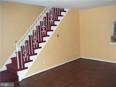 6827 Radbourne Rd, Upper Darby, PA 19082 - photo 3