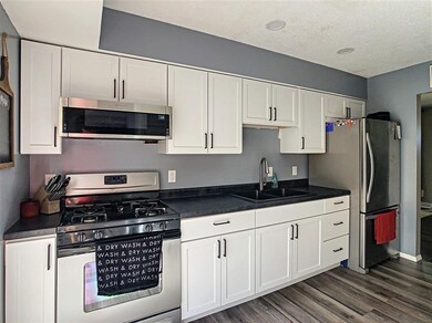 3409 W 43rd St, Davenport, IA 52806 - photo 3