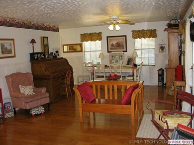 Right half of the huge living room.
