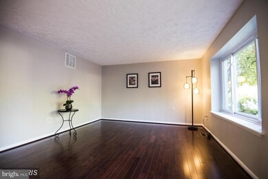 37 Dufief Ct, North Potomac, MD 20878 - photo 2