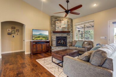 Living Room (3)