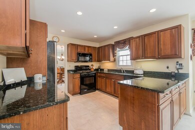 7815 Breakstone Ct, Ellicott City, MD 21043 - photo 3