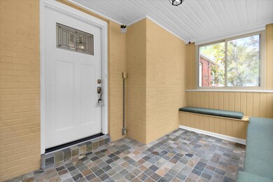 20-web-or-mls-2803-kensington-pl-w