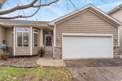 2208 Liberty Ln, Saint Paul, MN 55122 - photo 2