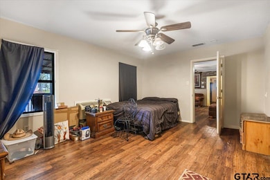 204 W Tarbutton St, Troup, TX 75789 - photo 7