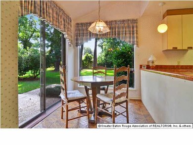 Breakfast Area with views of back yard