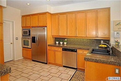 Gorgeous Cabinetry (Maple) - Beautiful Granite Cou