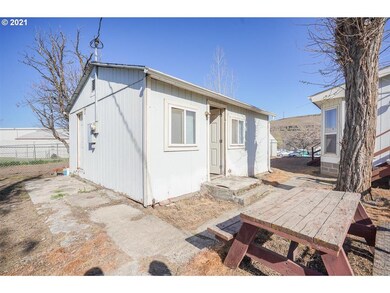 1503 SE Collins Dr, Pendleton, OR 97801 - photo 4