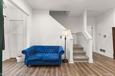 515 W Clinton St, Howell, MI 48843 - photo 4