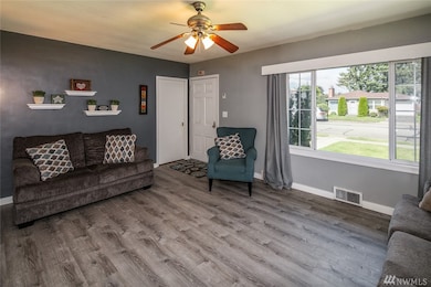 1713 D St, Lynden, WA 98264 - photo 2