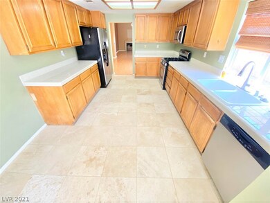 3209 Shallow Point Cir, Las Vegas, NV 89117 - photo 4