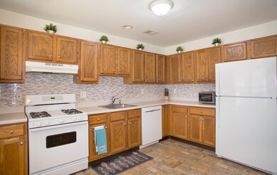 711 Leadership Ct, Toms River, NJ 08755 - photo 6