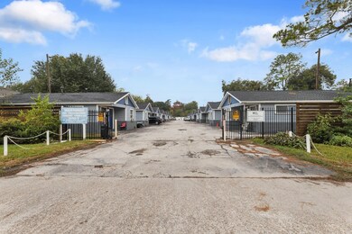 4203 Hirsch Rd unit 14, Houston, TX 77026 - photo 7