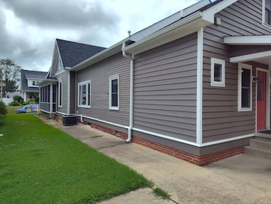 212 NE 9th St, Washington, IN 47501 - photo 6