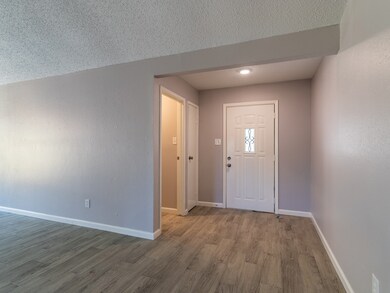 5423 Holly View Dr, Houston, TX 77091 - photo 4