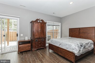 1213 Cypress Tree Place, Herndon, VA 20170 - photo 4