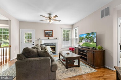 3587 Lions Field Rd, Triangle, VA 22172 - photo 6