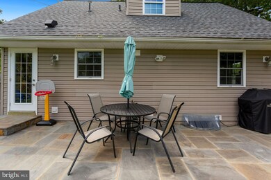 6911 Columbia Dr, Alexandria, VA 22307 - photo 4