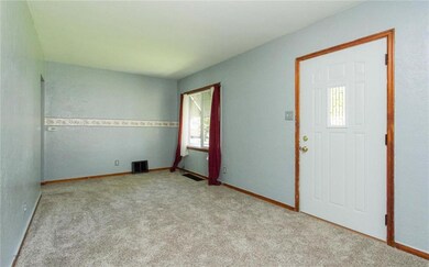 1211 E 33rd Ct, Des Moines, IA 50317 - photo 3