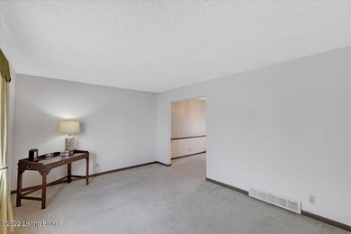 3105 Auburn Cir, Louisville, KY 40299 - photo 4